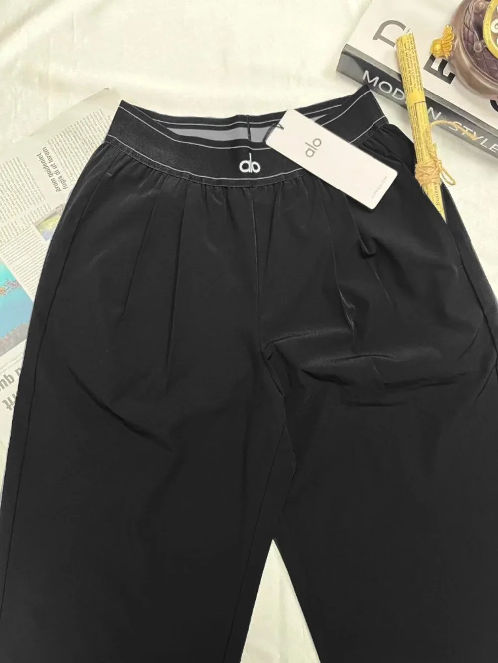 🥘NWT Black ALO Yoga Suit Up Trouser  (Regular)🖤 Simple and elegant